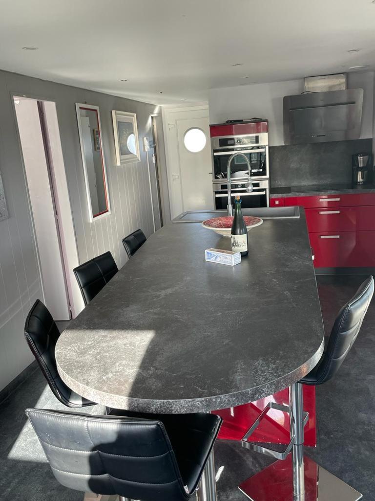 Du Debarquement. Maison Bord De Holiday home